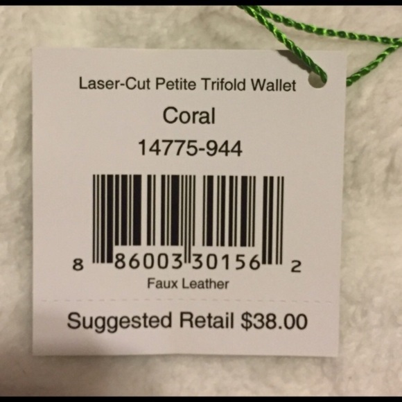 NWT Vera Bradley laser cut trifold wallet - Picture 6 of 6